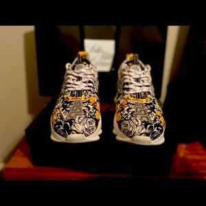 Versace chain reactions